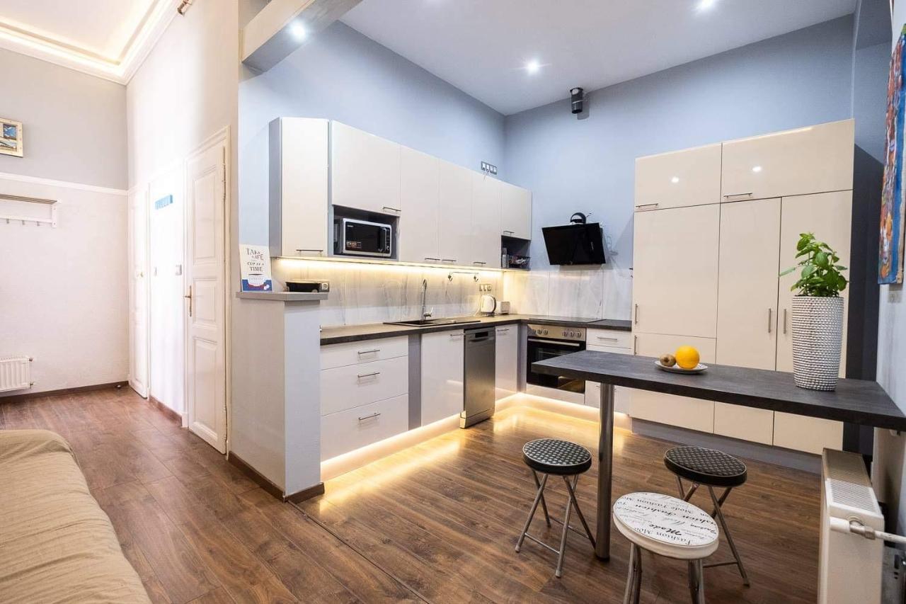 V6 Apartment By Small Home Budapest Eksteriør billede