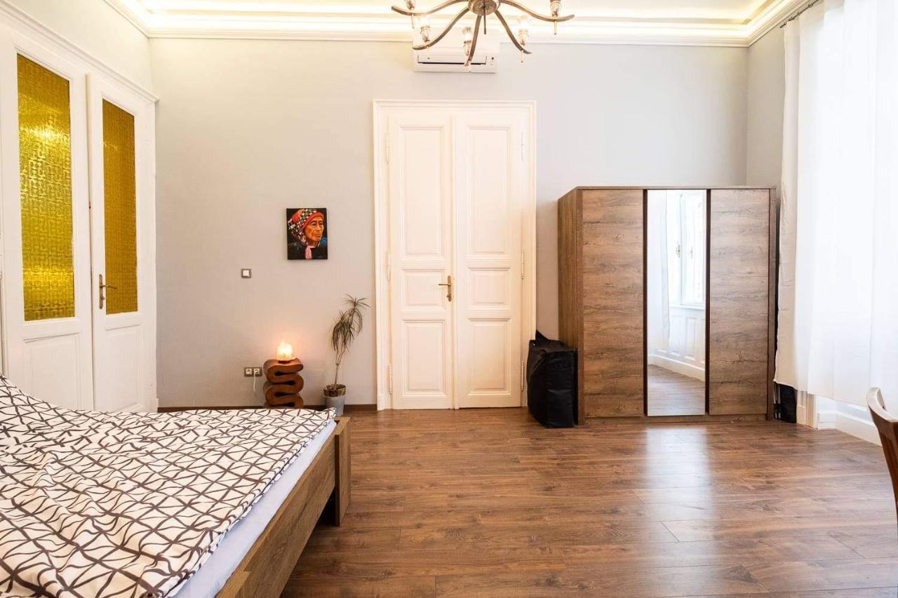 V6 Apartment By Small Home Budapest Eksteriør billede