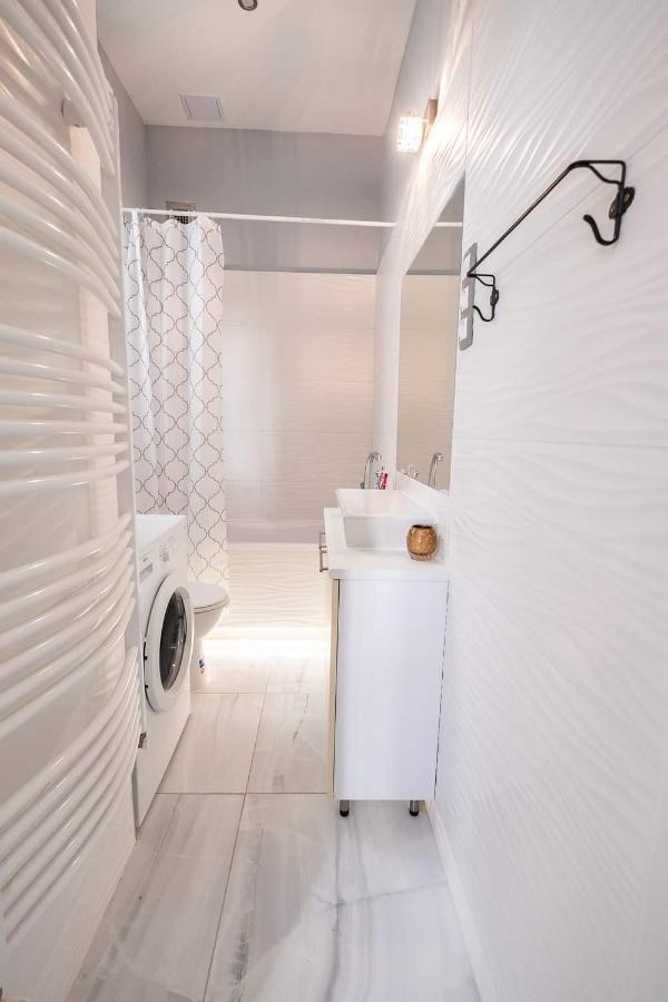 V6 Apartment By Small Home Budapest Eksteriør billede