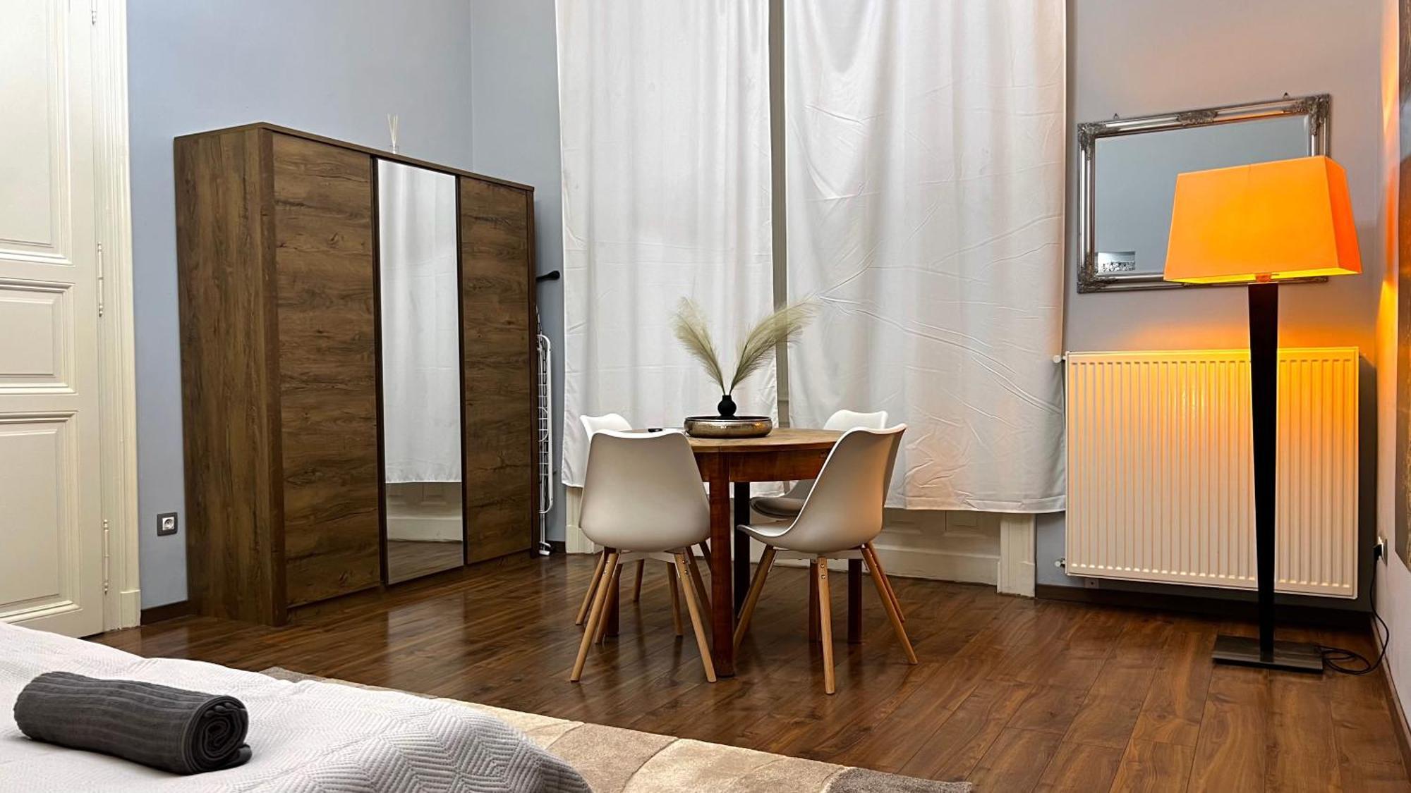 V6 Apartment By Small Home Budapest Eksteriør billede